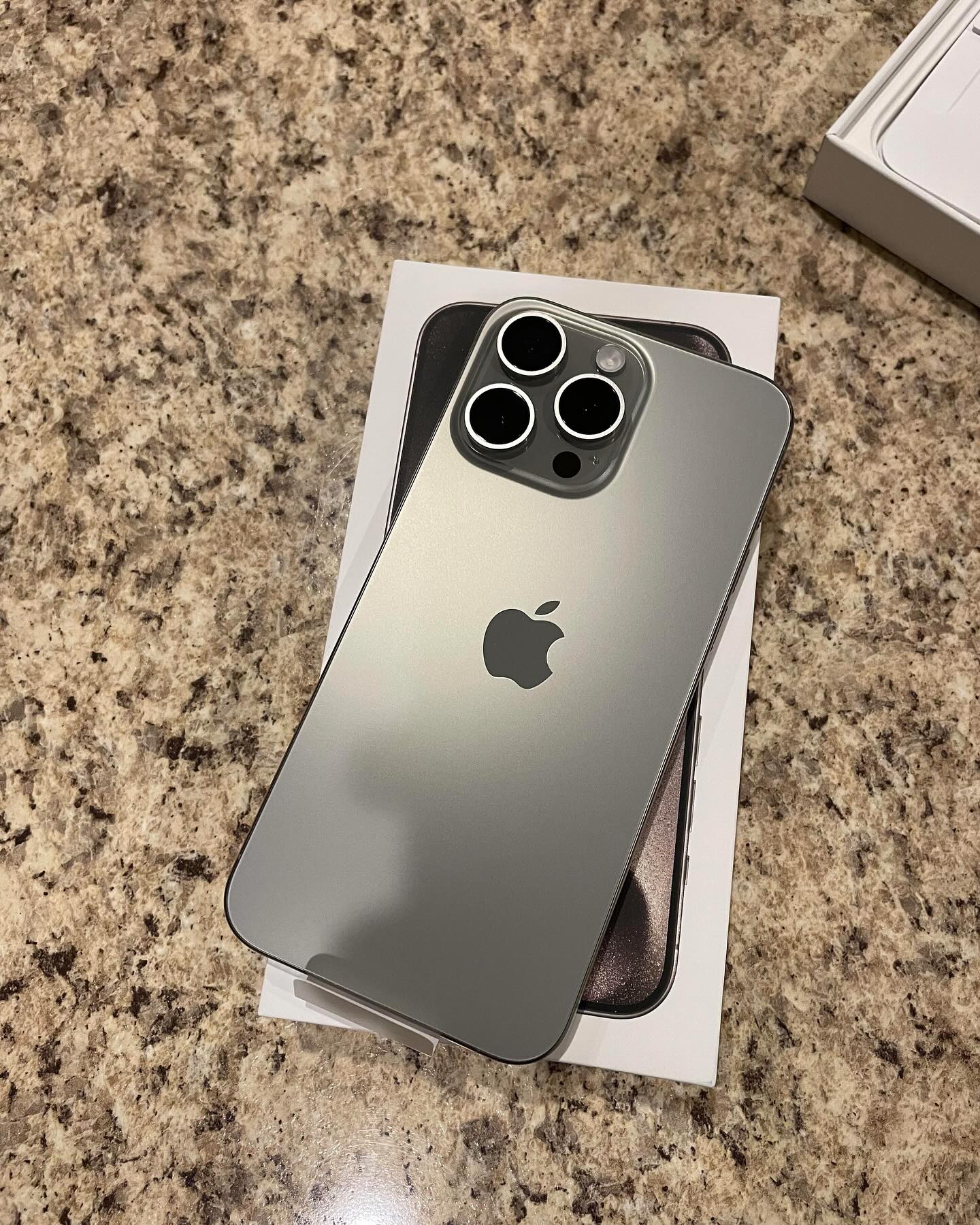 iPhone 15 Pro Max 256GB Natural Titanium Price : ZMW 33,500 