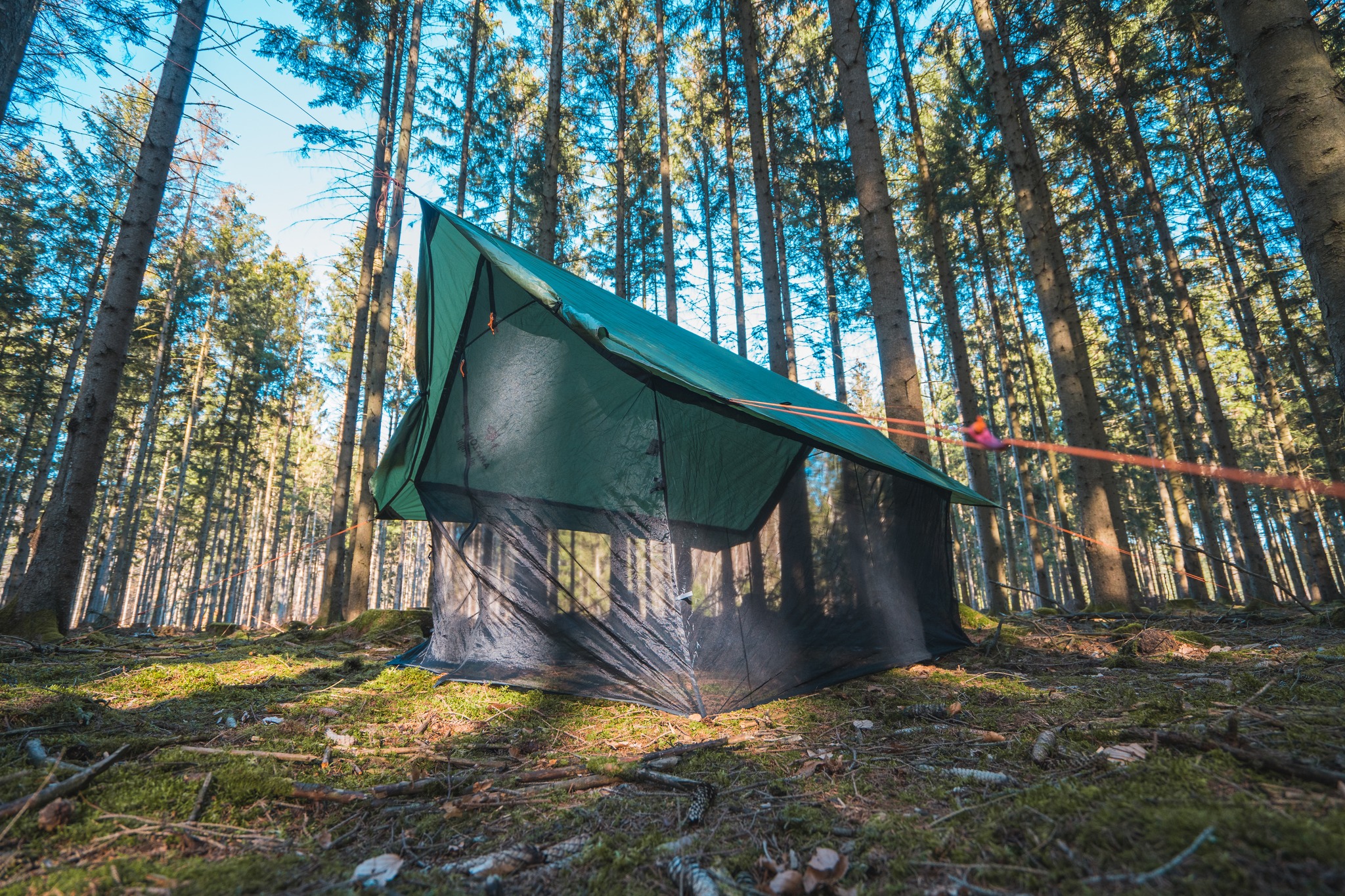 NEW NEW NEW! A new Tarp in the Amazonas Ultra-Light product family! https://www.amazonas-ultra-light.com/tarps/moskito-wing-tarp MOSKITO WING TARP An all-round protection against wind, rain and mosquitoes! Use it with a hammock or in a