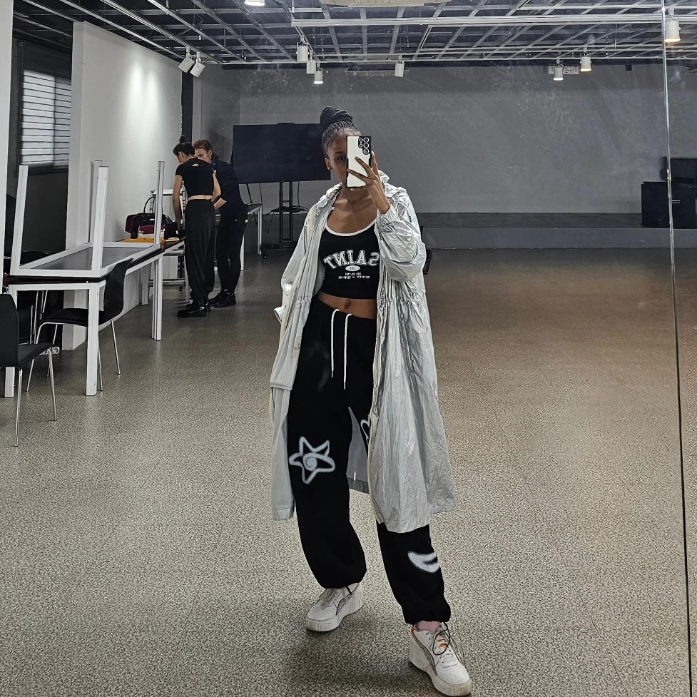 ✨ Playful mirror snap · soft school-style look from Japan
