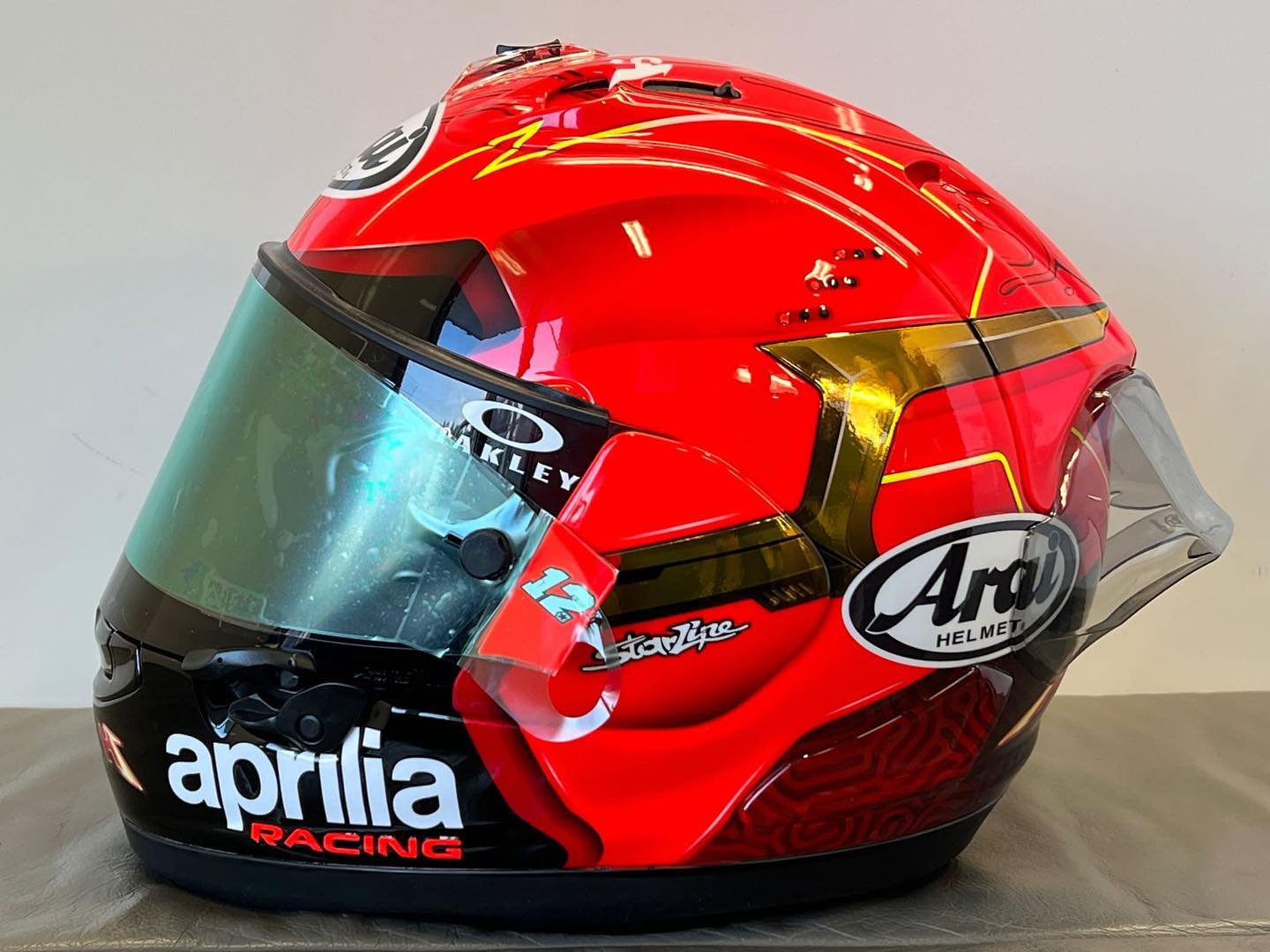 arai aprilia helmet GP-5W Racing is inspired by the DF Arai VX-Pro4 Barcia-2 Helmet