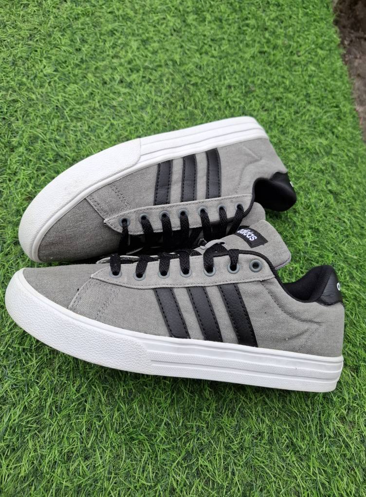 Tengo a la venta tenis Adidas Cm 25.5 Eur 40.5 Us 7.5 Estado 9/10
