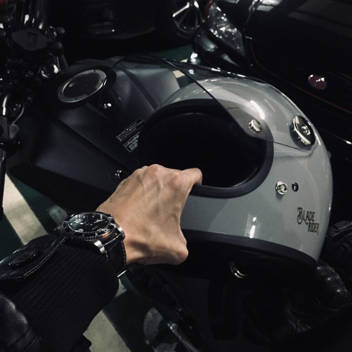 Blade Rider Helmet 如果你喜歡沉穩低調色澤... - Blade Rider Helmet