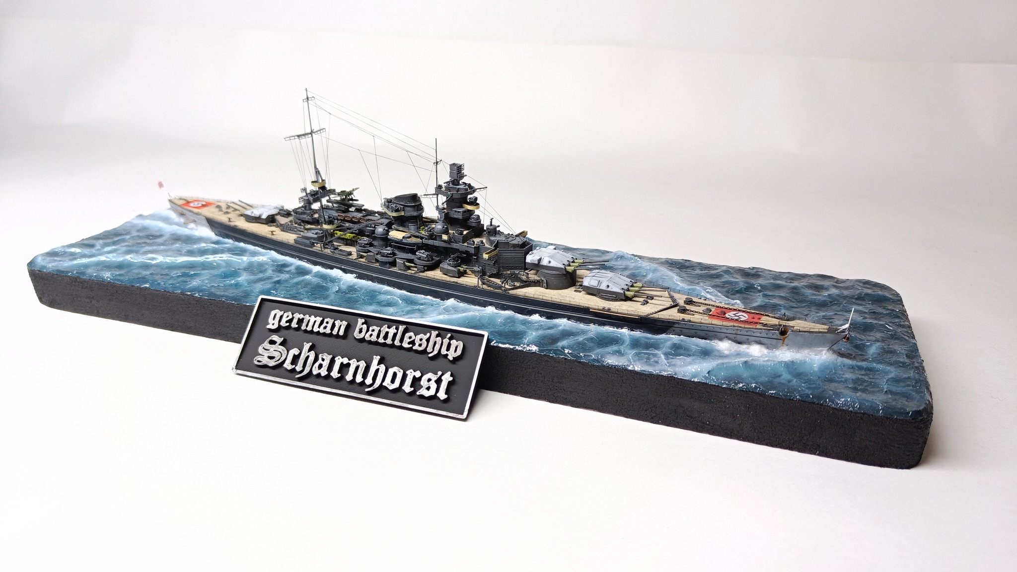 Scharnhorst ship model in 1/700 scale from Flyhawk Deluxe Edition