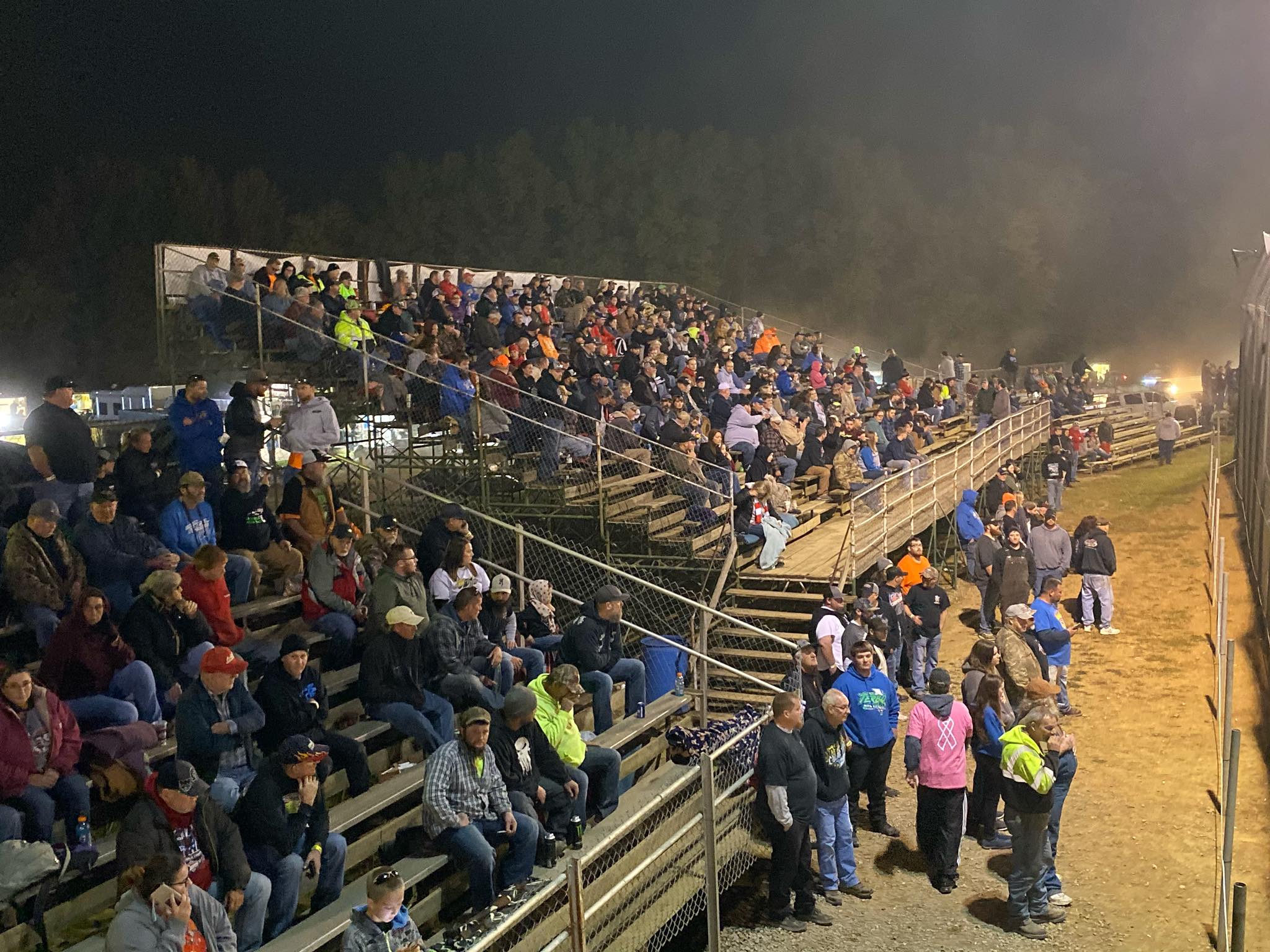 ‪What an incredible crowd at the start... - MRP raceway park