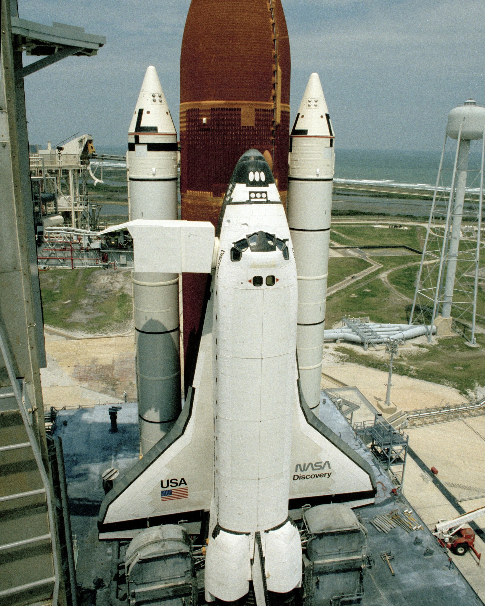 Blast From The Past: Space Shuttle Program - The orbiter Discovery is ...