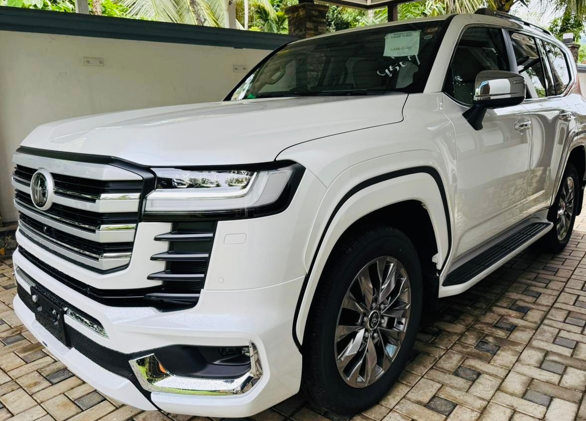For sale in sri lanka Toyota Land cruiser LC300 2024/3 ZX - 3.5L