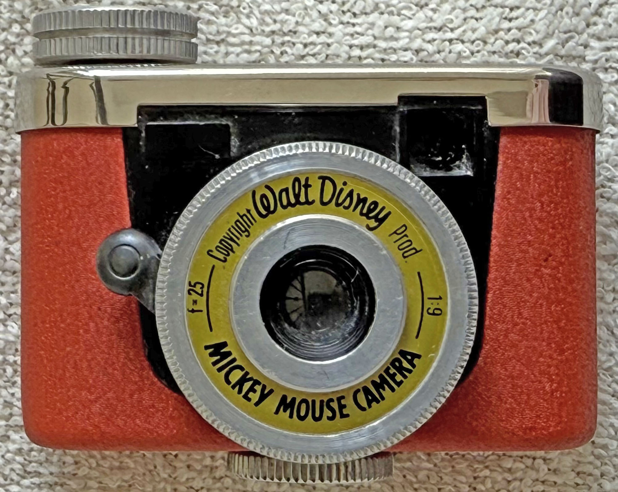 Here's my Mickey Mouse 35mm camera!!! I|1 애디브스부 یلحو