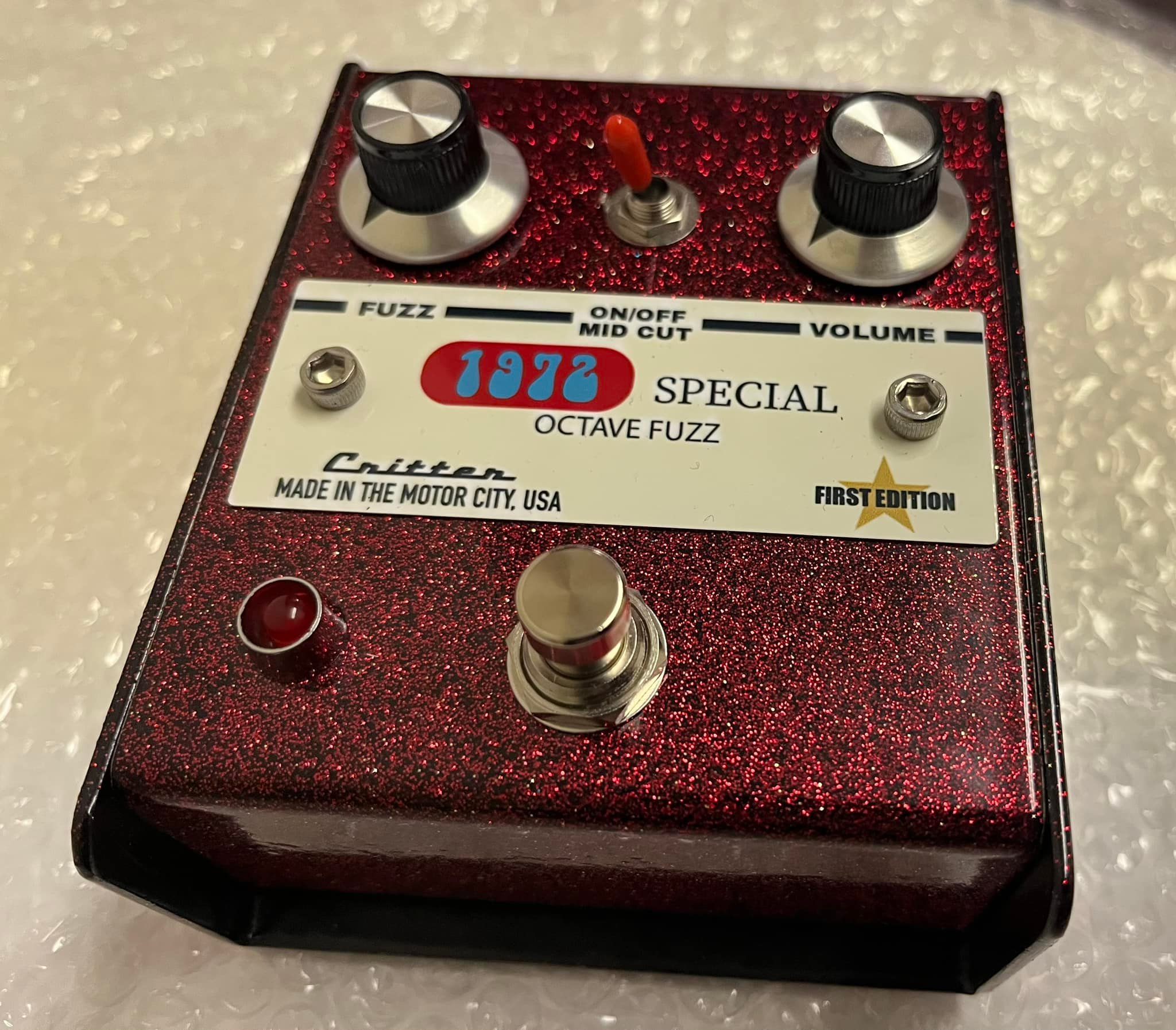 Univox SQ-150 Square Wave Fuzz pedal review