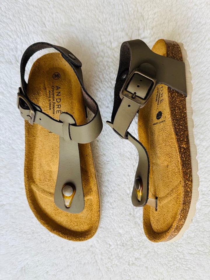 Sandales ANDRE Slave – Cuir Marron, Talon 9.5 Cm, Pointure 39, Occasion Très Bon état