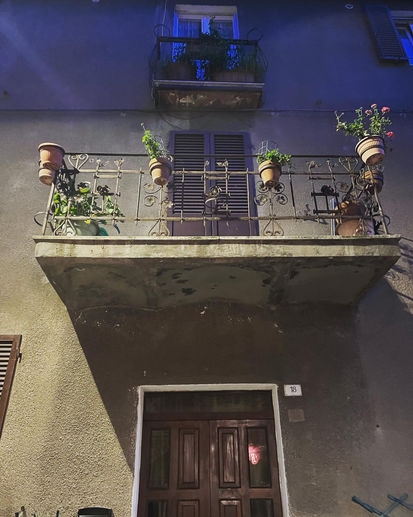 Balkongarten - Balconies of the world 🇮🇹 #balkon #balkonie # ...