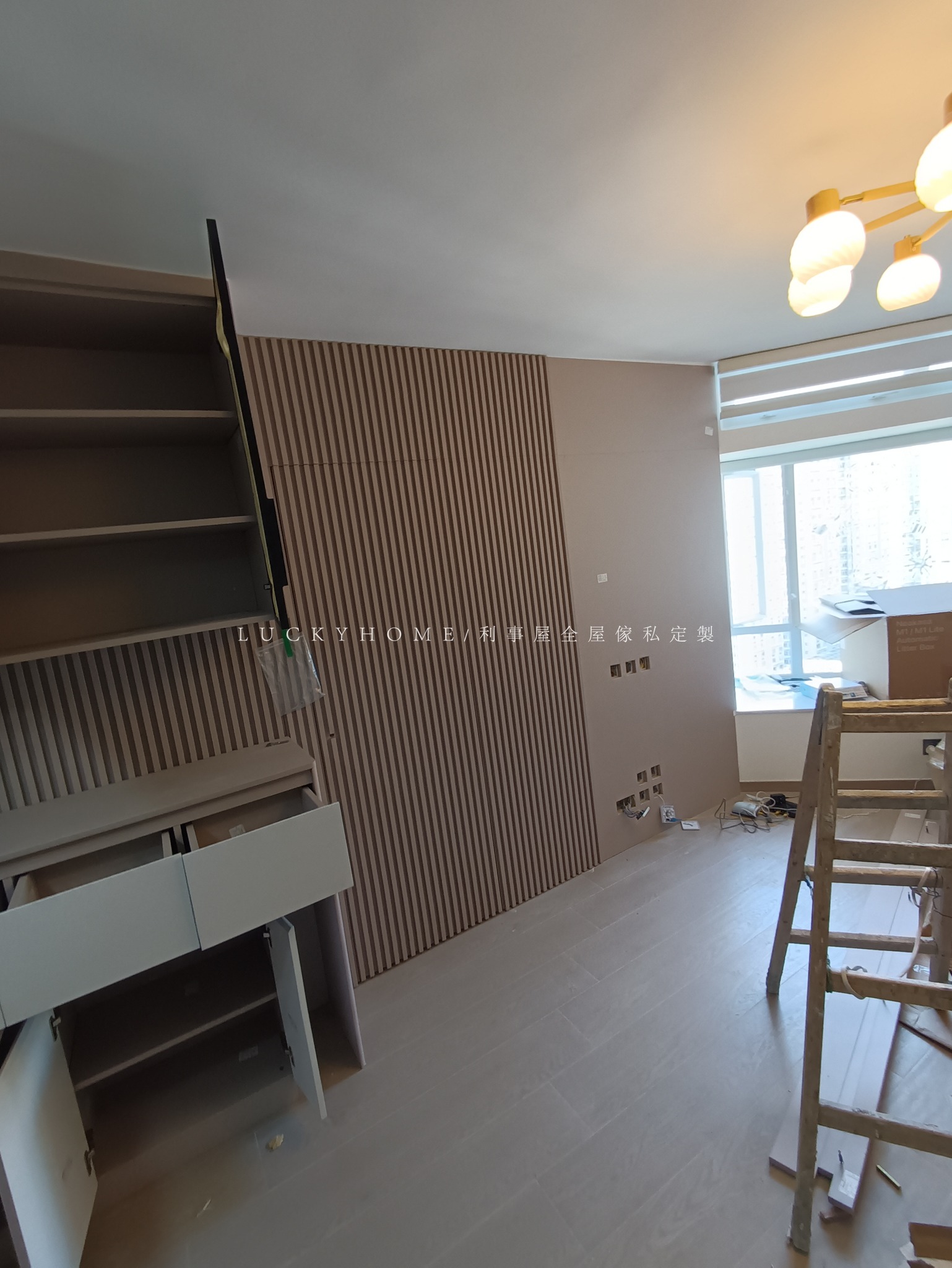 利事屋全屋定制 - 🏡香港全屋傢俬定製‖暗門護墻板案例🏡 免费升ENF板材，師傅即Call即到... | Facebook