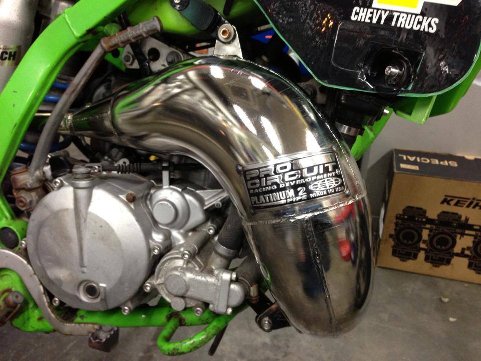 KDX220SRにプロサーキットのチャンバー取り付け。 カッコイーネー 