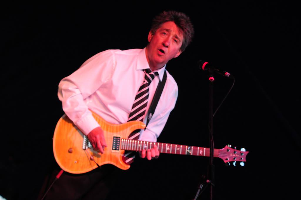 tony-hicks-the-hollies-then-now-always