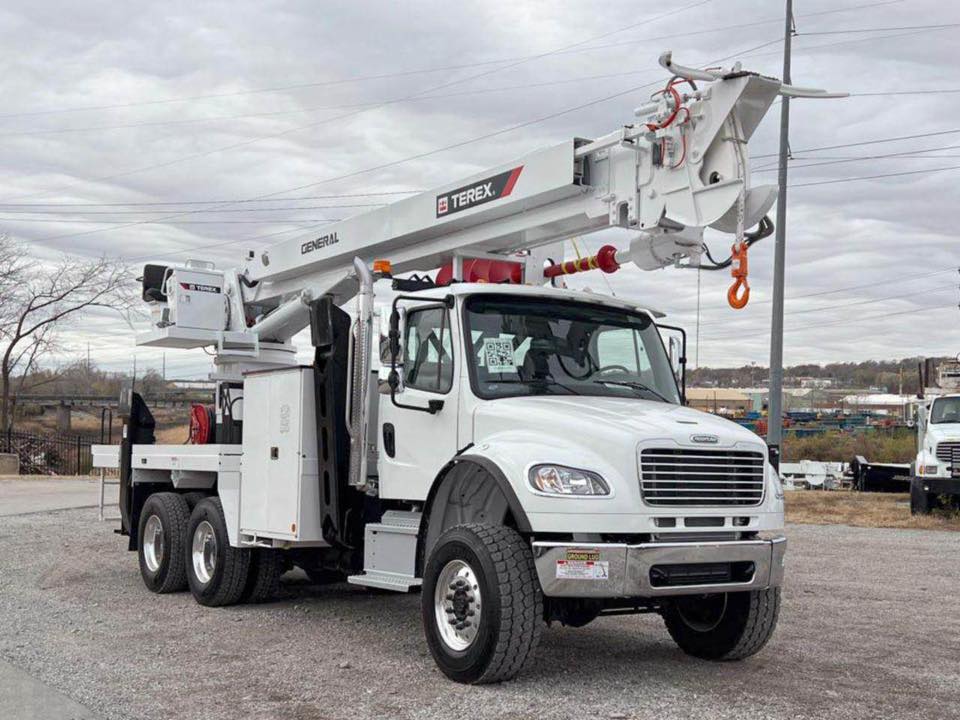 Digger Derricks For Sale in the USA