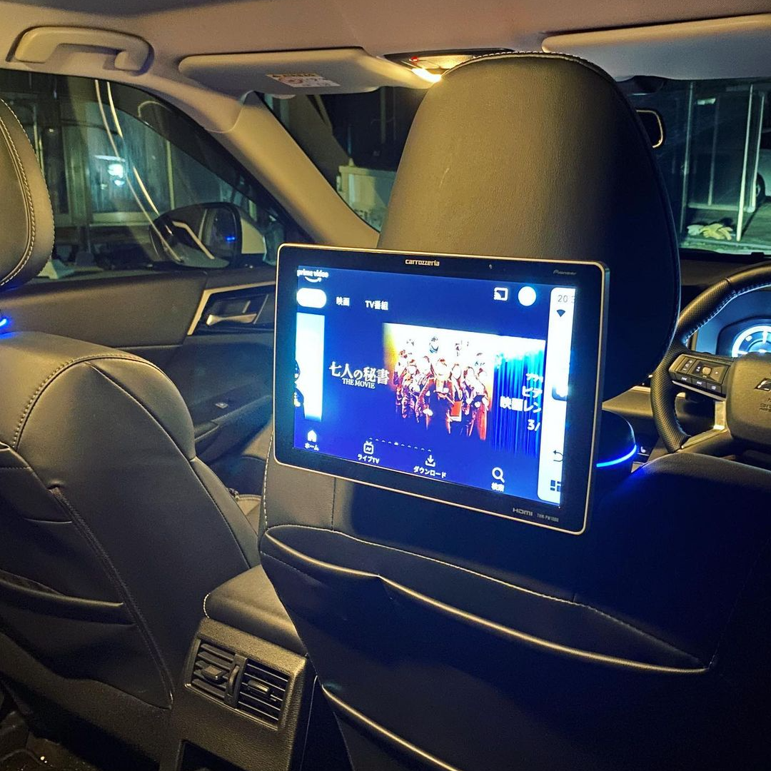 This C8 Carplay Ai Box is equipped with an HDMI output, allowing