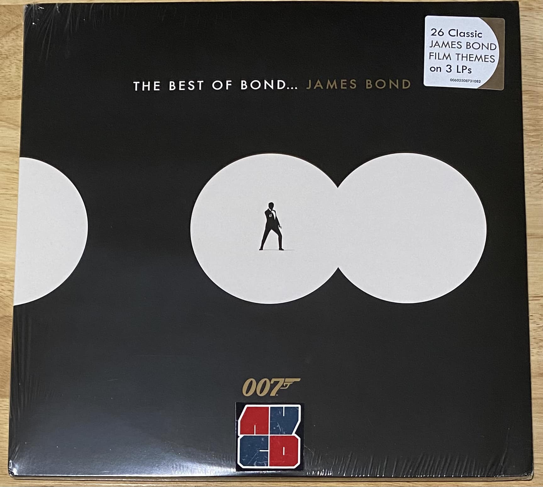 British 7″ Vinyl EP Single features four James Bond 007 Themes