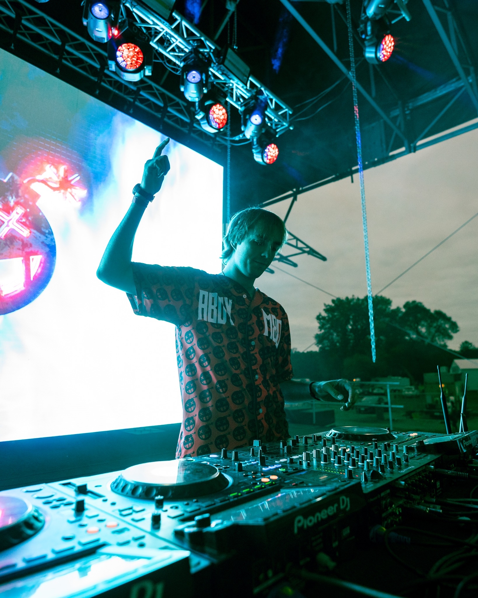 Explosive Edit Pack Vol 1! Surprise, for my birthday I'm putting out ...