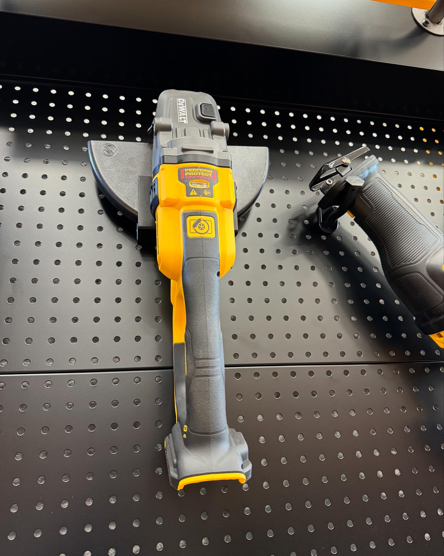 Als - Have you tried the 9 inch cordless @dewalttoolsuk grinder from ...
