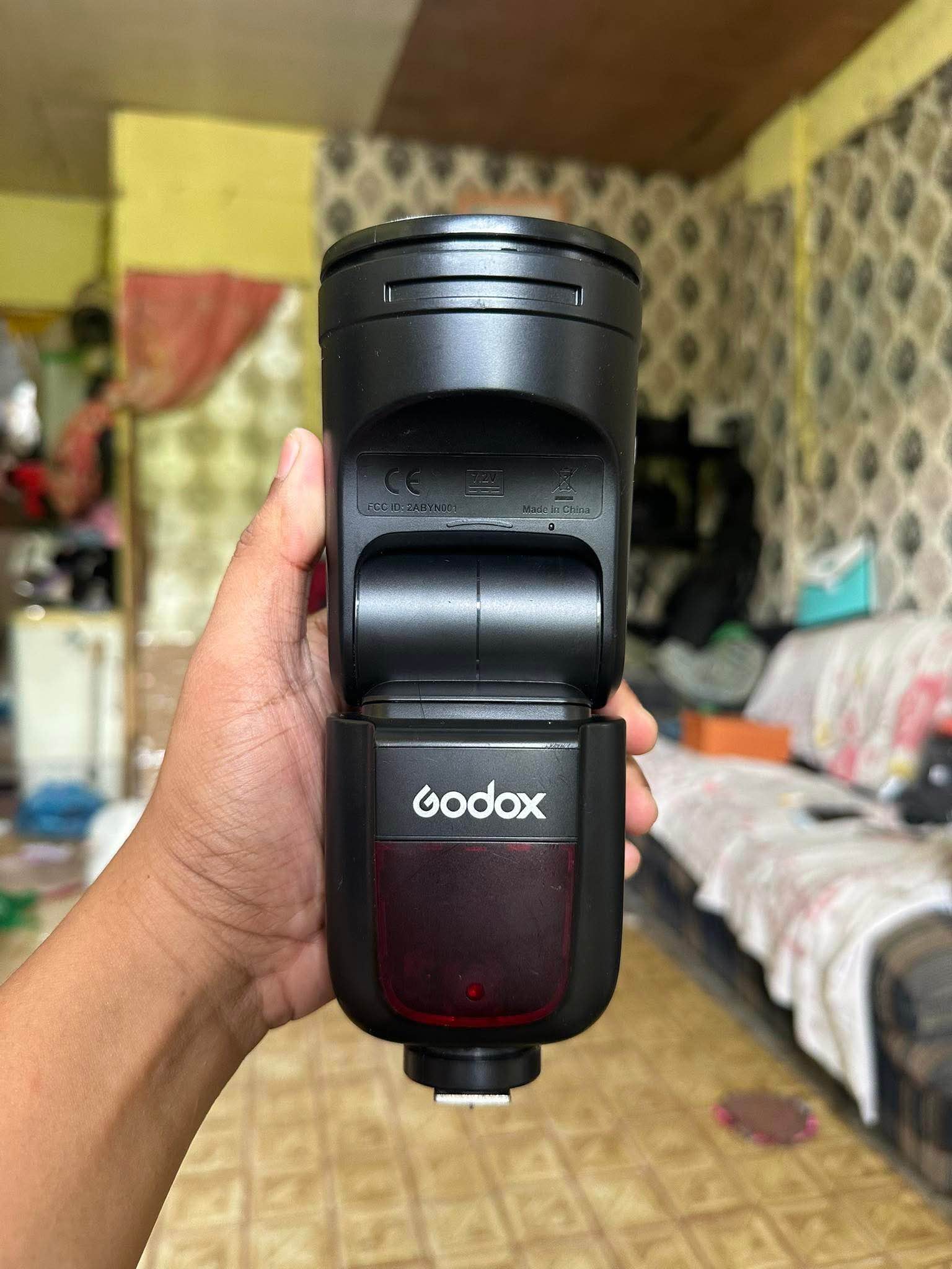 DSLR RESALE CLUB PH | GODOX V1C FOR CANON WITH EXTRA BATTERY AND ...
