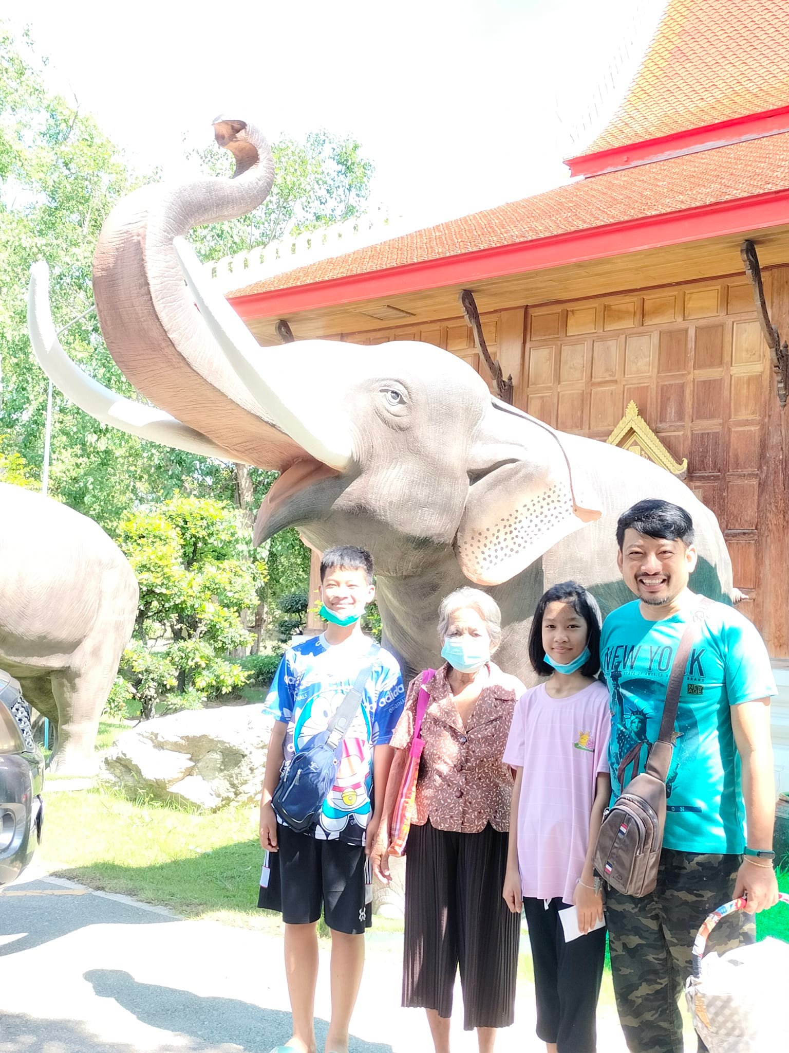 เอาบุญมาฝากจร้า ทำบุญกันคะ ณ... - Suthawan Wongsaprom