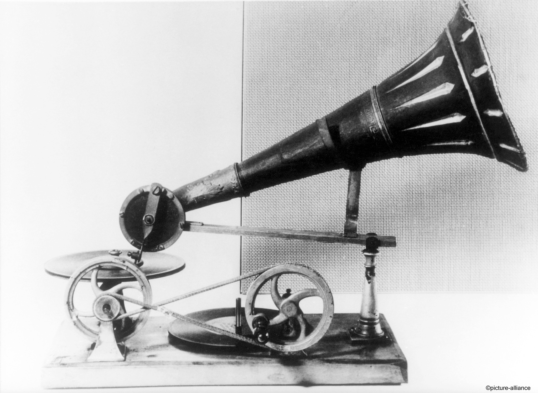 Emile Berliner Inventions The Flat Disk Recording Technology