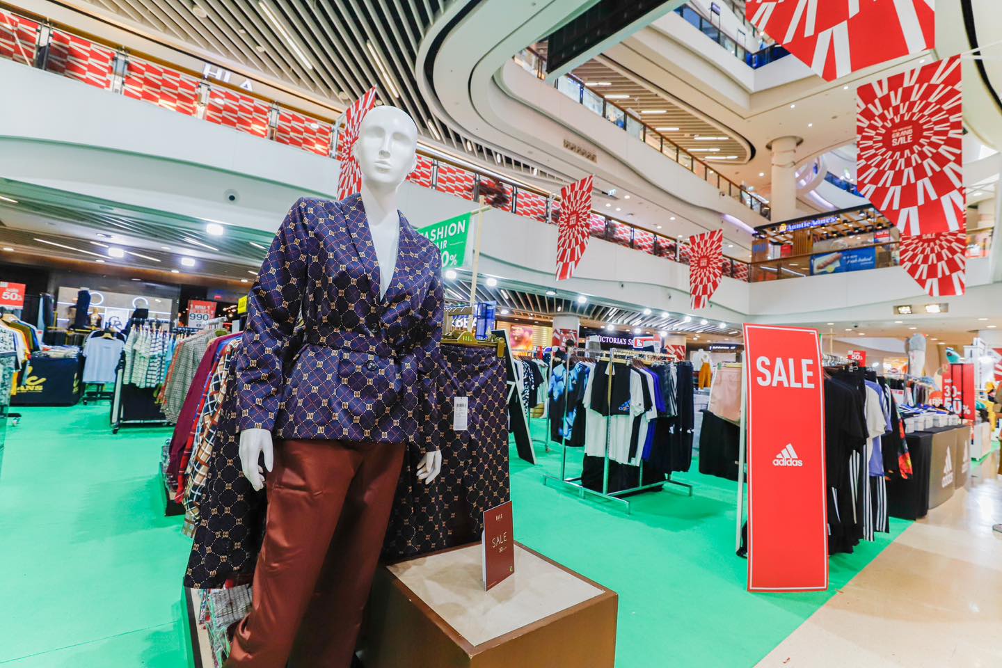 Central Rama 9 - สายแฟเตรียมช้อป! Robinson Fashion Brand...