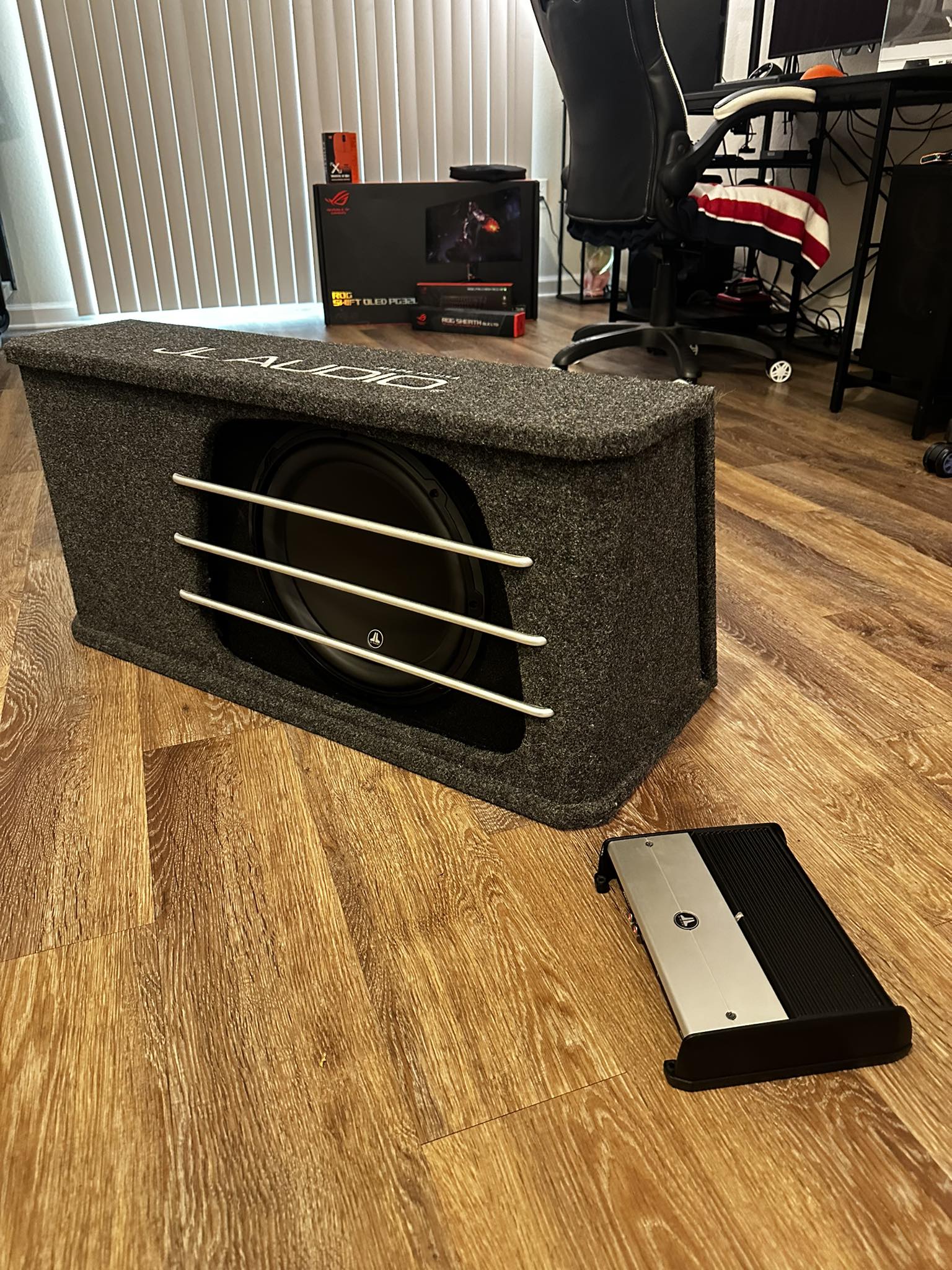 JL Audio ho112rg-w3v3 and xd600/1v2 score for $200