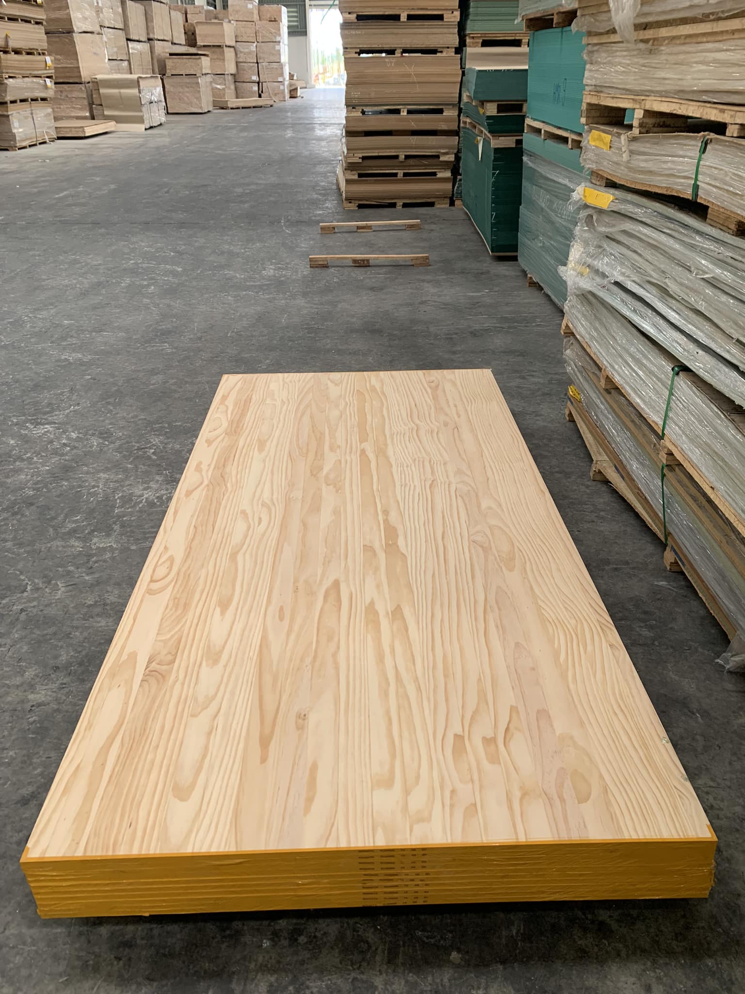 ไม้สน Radiata pine ลาย flower... - Interwood Timber Co.,Ltd.