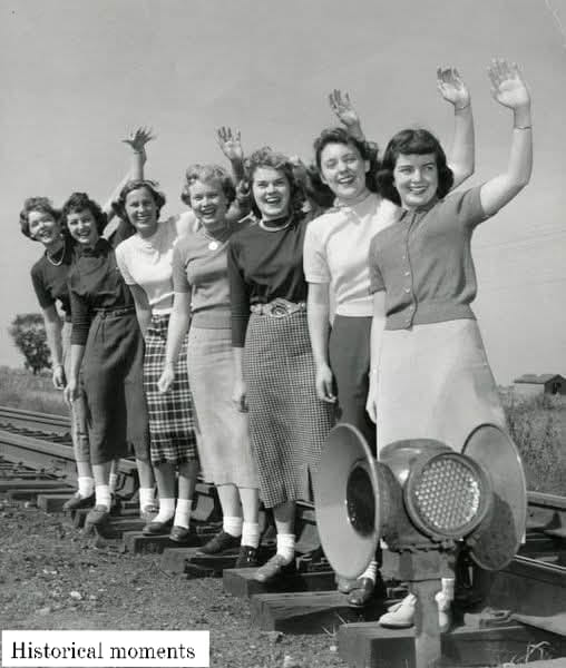 Late 1950's high school fashion... Look at the dresses