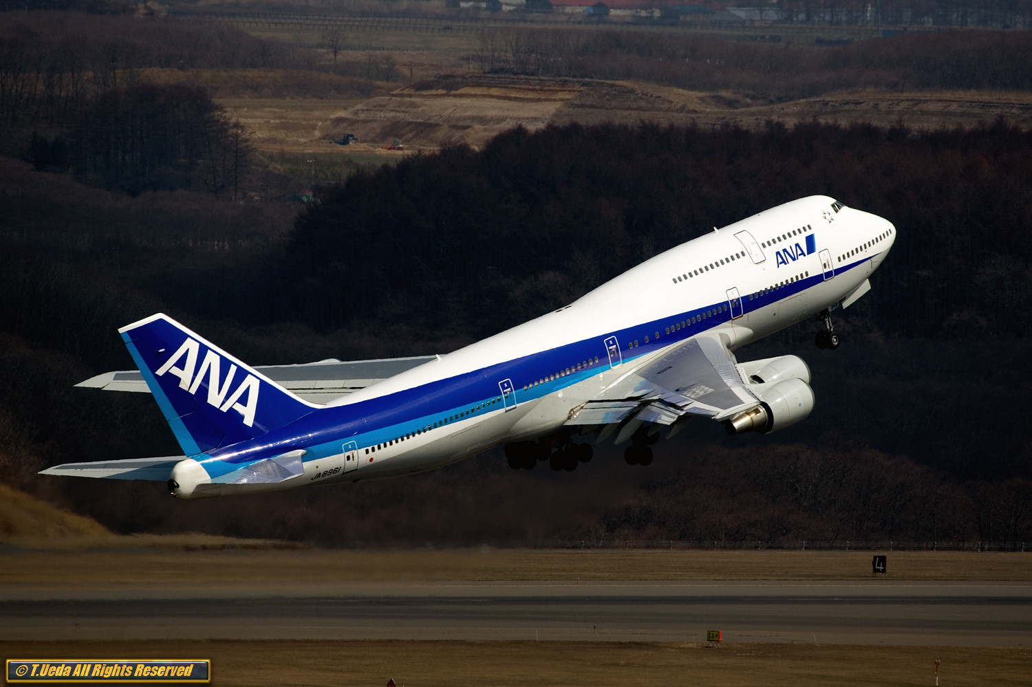 ANA fans! Last cabin crew jumpseats ex-Boeing 747-400 JA8963. On