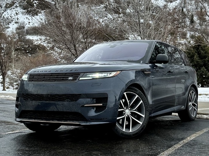 Is the 2023 Range Rover bigger? 🤔... - SLR Automotive LTD | Facebook