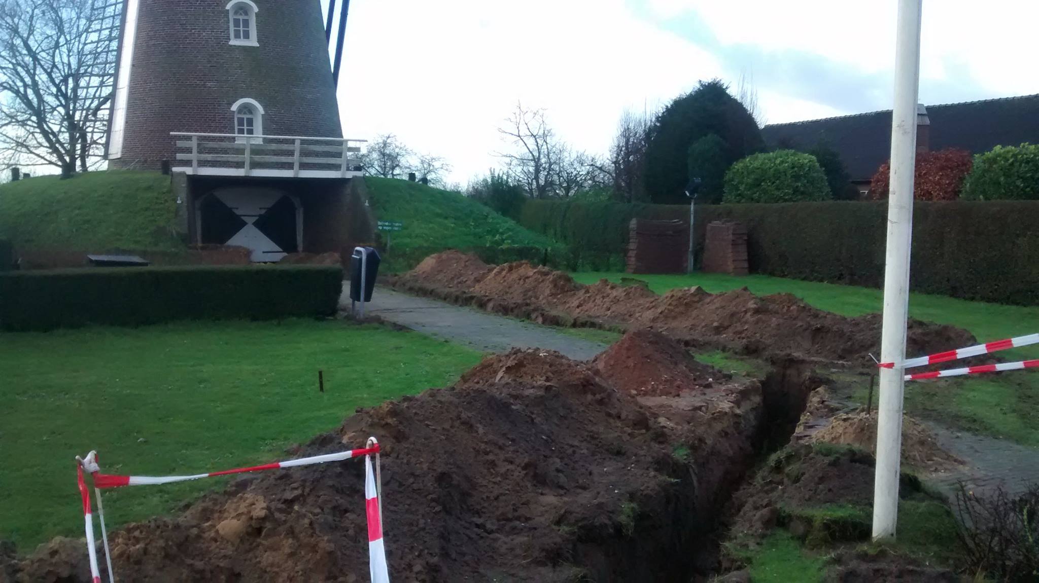 Korenmolen Martinus uit Beugen - Op 19-12-2014 had Martijn weer tijd om ...