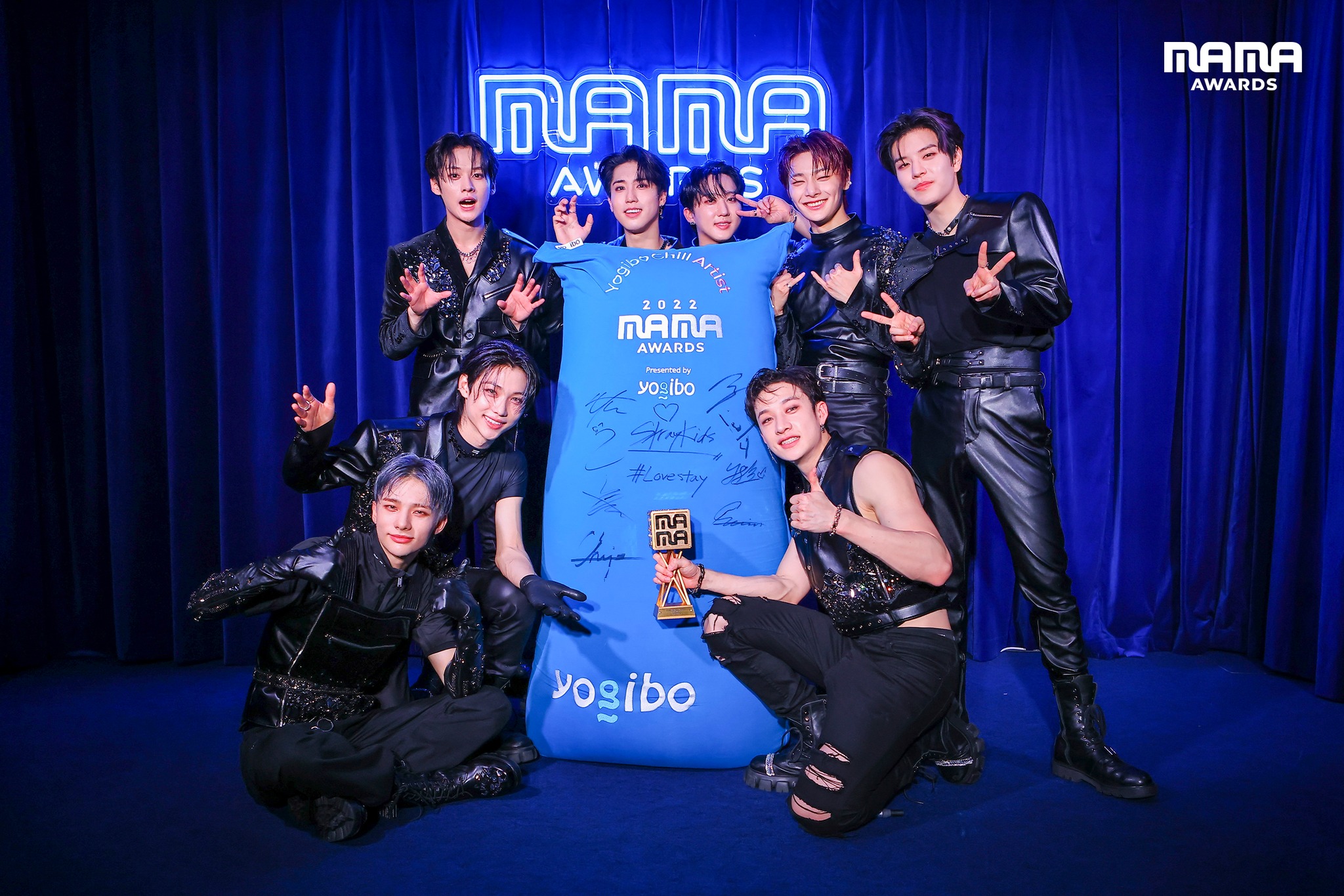 Stray Kids perform at MAMA Awards 2022 with giant spider