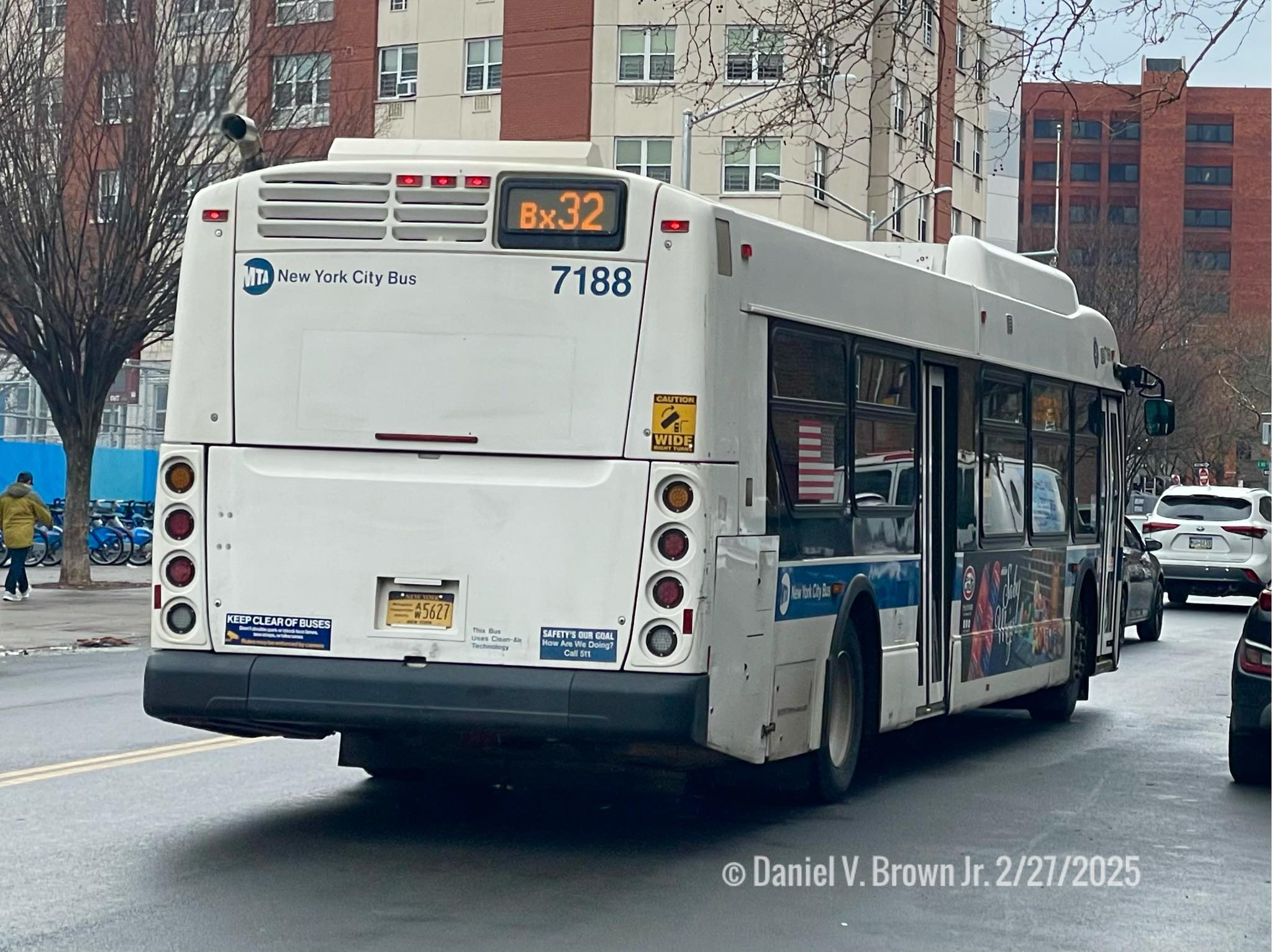 NFI XCelsior XD40 bus assigned to BX32 local route