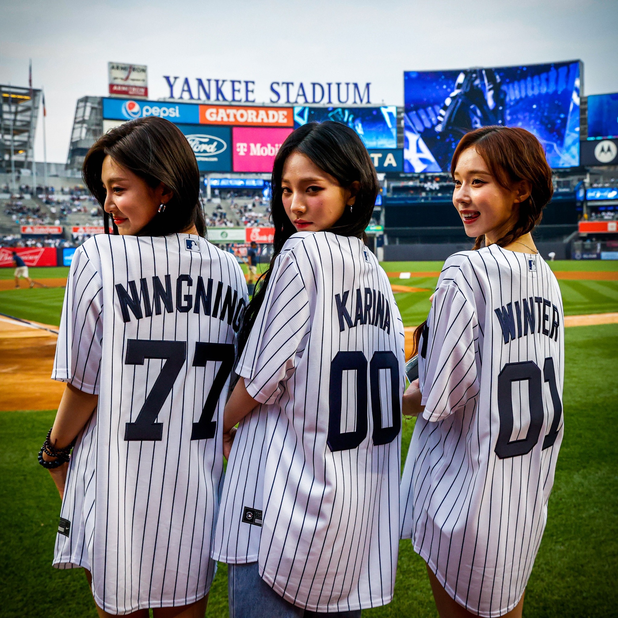 aespa #NingNing #Karina and #Winter at Yankees stadium. https 