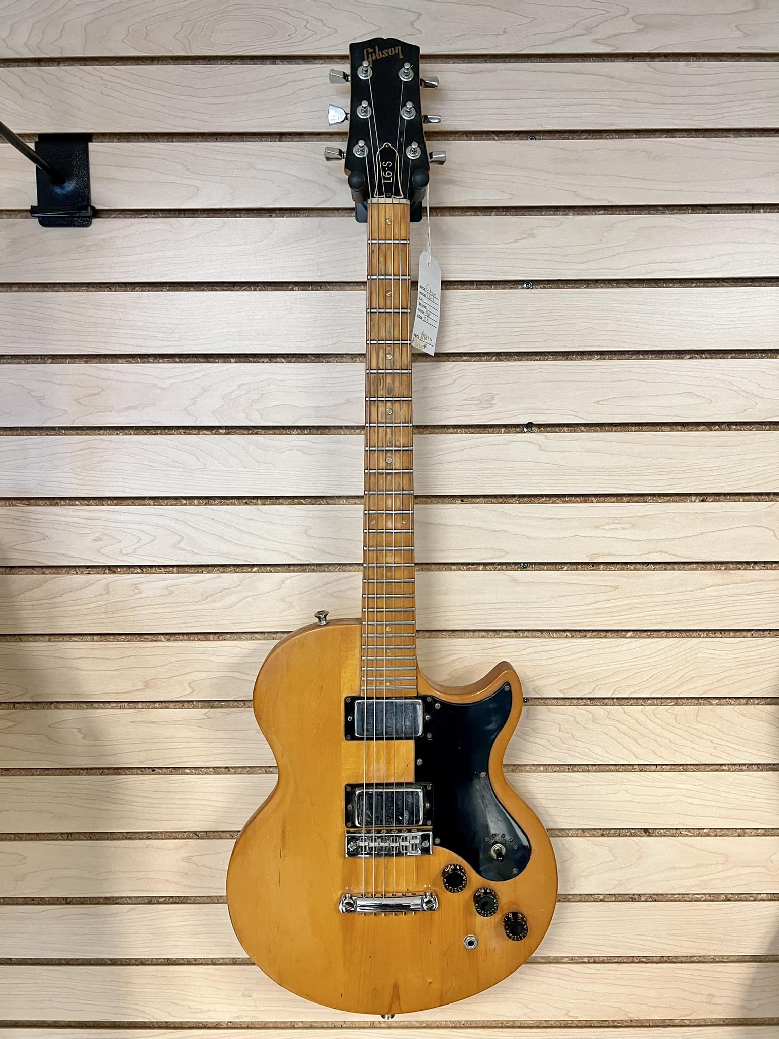 How is the 1977 Yamaha L6 guitar rated?