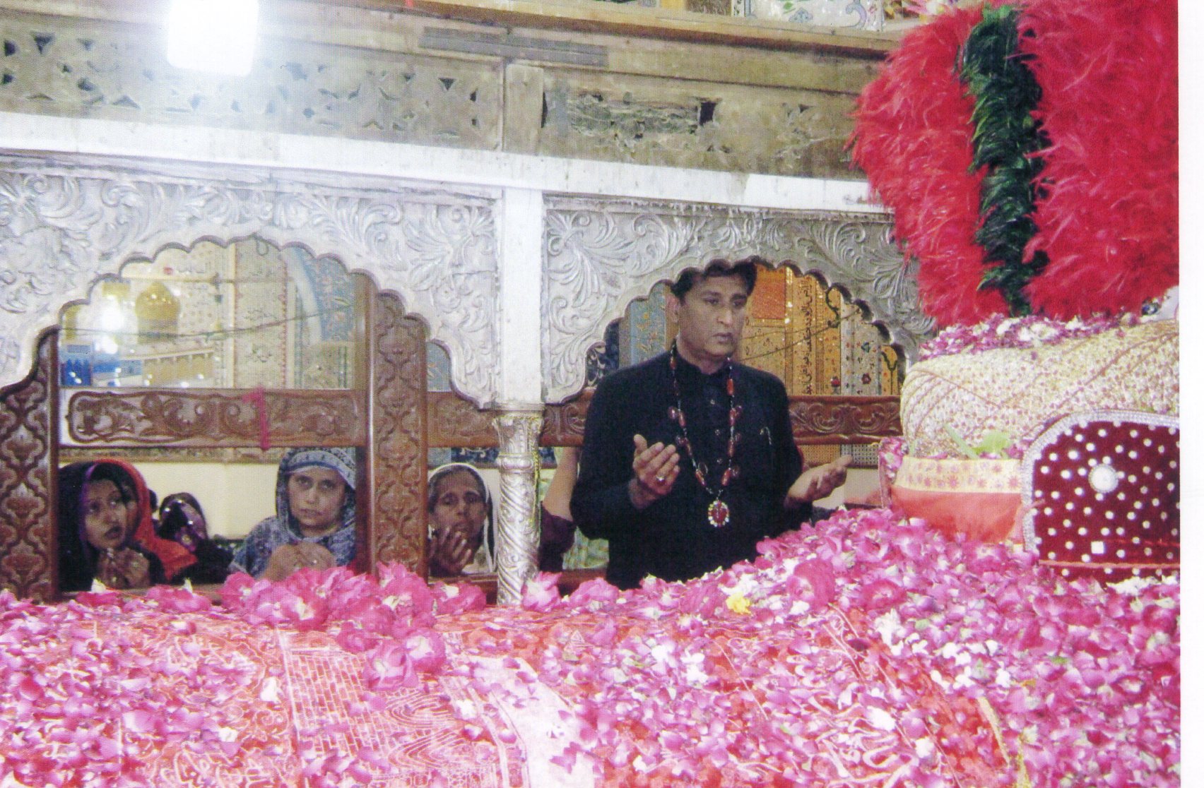 Hazrat lal shahbaz qalander حضرت لعل شہباز قلندر | Facebook