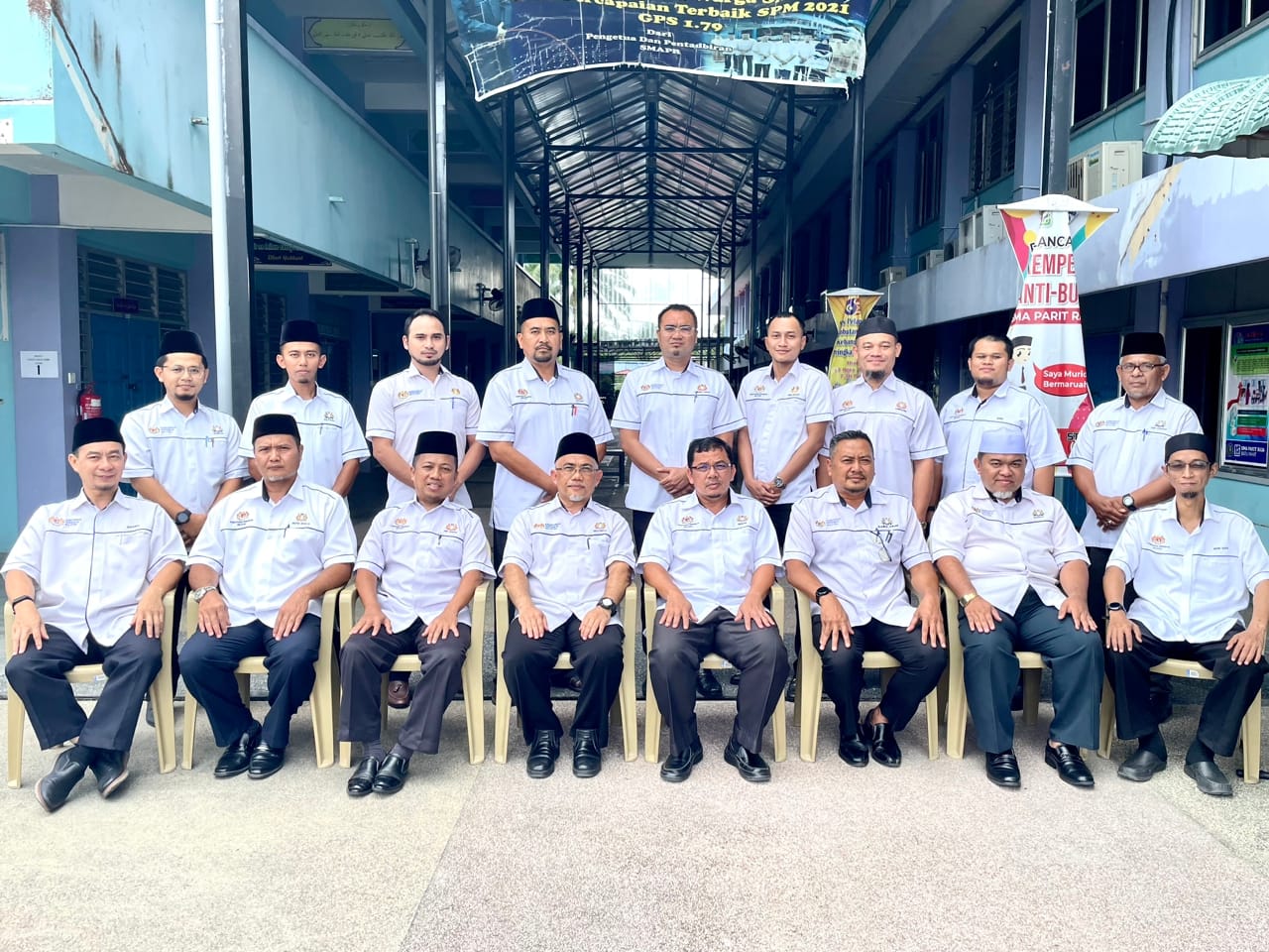 Barisan Guru... - Sekolah Menengah Agama Parit Raja(SMAPR) | Facebook