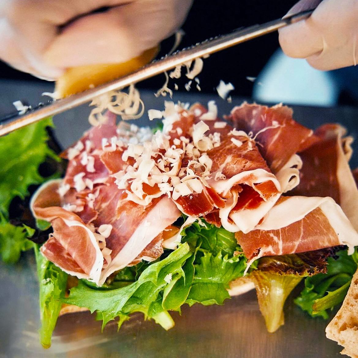 Mr Mums - Hvem skal du dele din næste sandwich med? Vi skal dele den ...