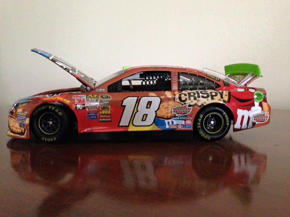 Kyle Busch #18 M&M's Fudge Brownie 2020: Diecast 1/24 Lionel ELITE, Toyota Camry