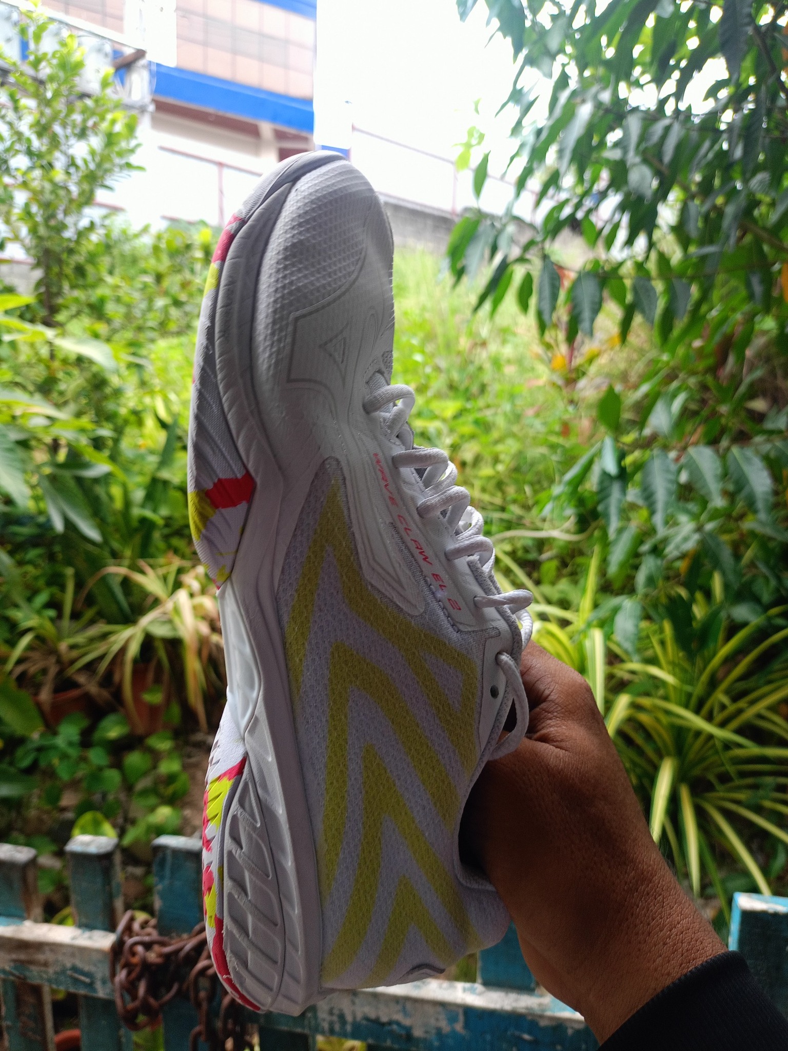 MIZUNO WAVE CLAW EL 2 SIZE:US7 MENS/EUR39/25CM CONDITION:9/10 1200+sf