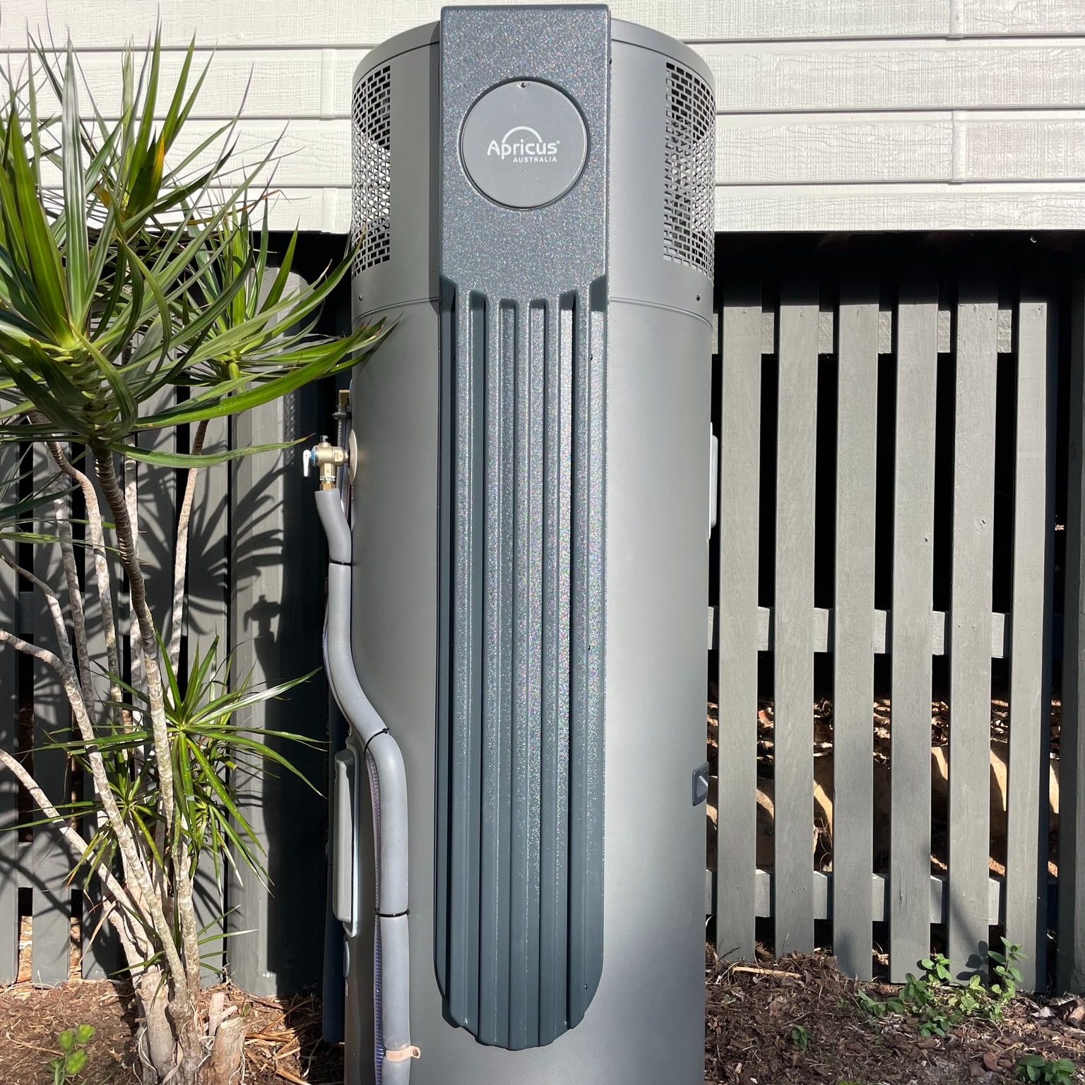 Nice, neat & compact install looking... - Apricus Australia | Facebook