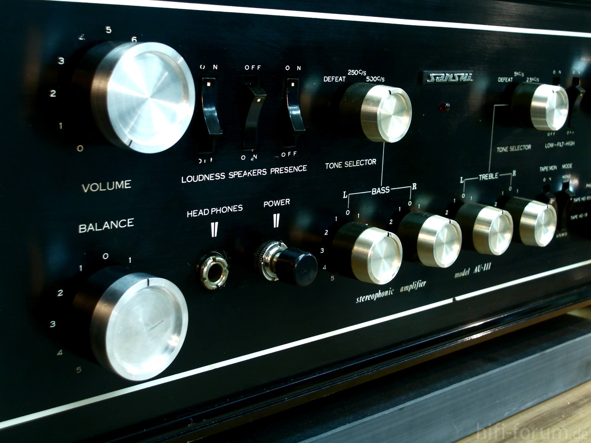 Sansui AU-111 integrated amp with phono. Sansui's master piece in