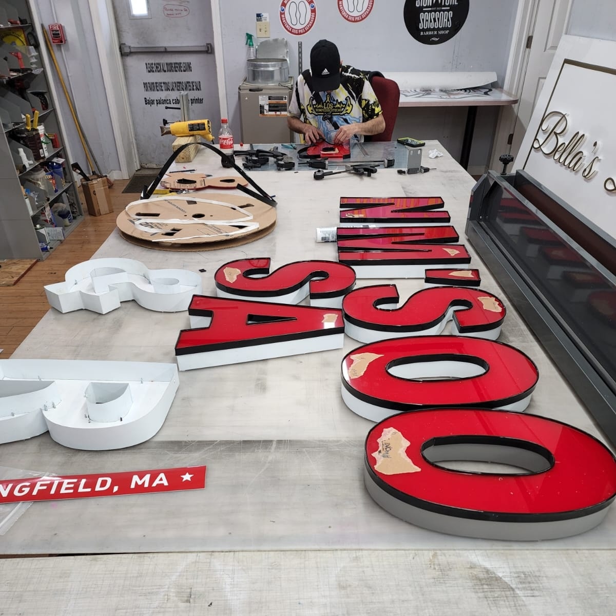 GJG Signs - Haciendo los letreros de letras individuales...
