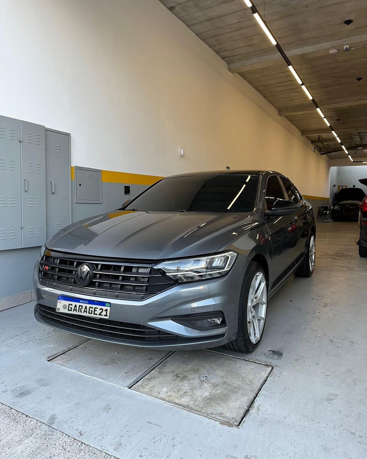 Garage 21 - Nesse belíssimo JETTA R-line, fizemos o... | Facebook