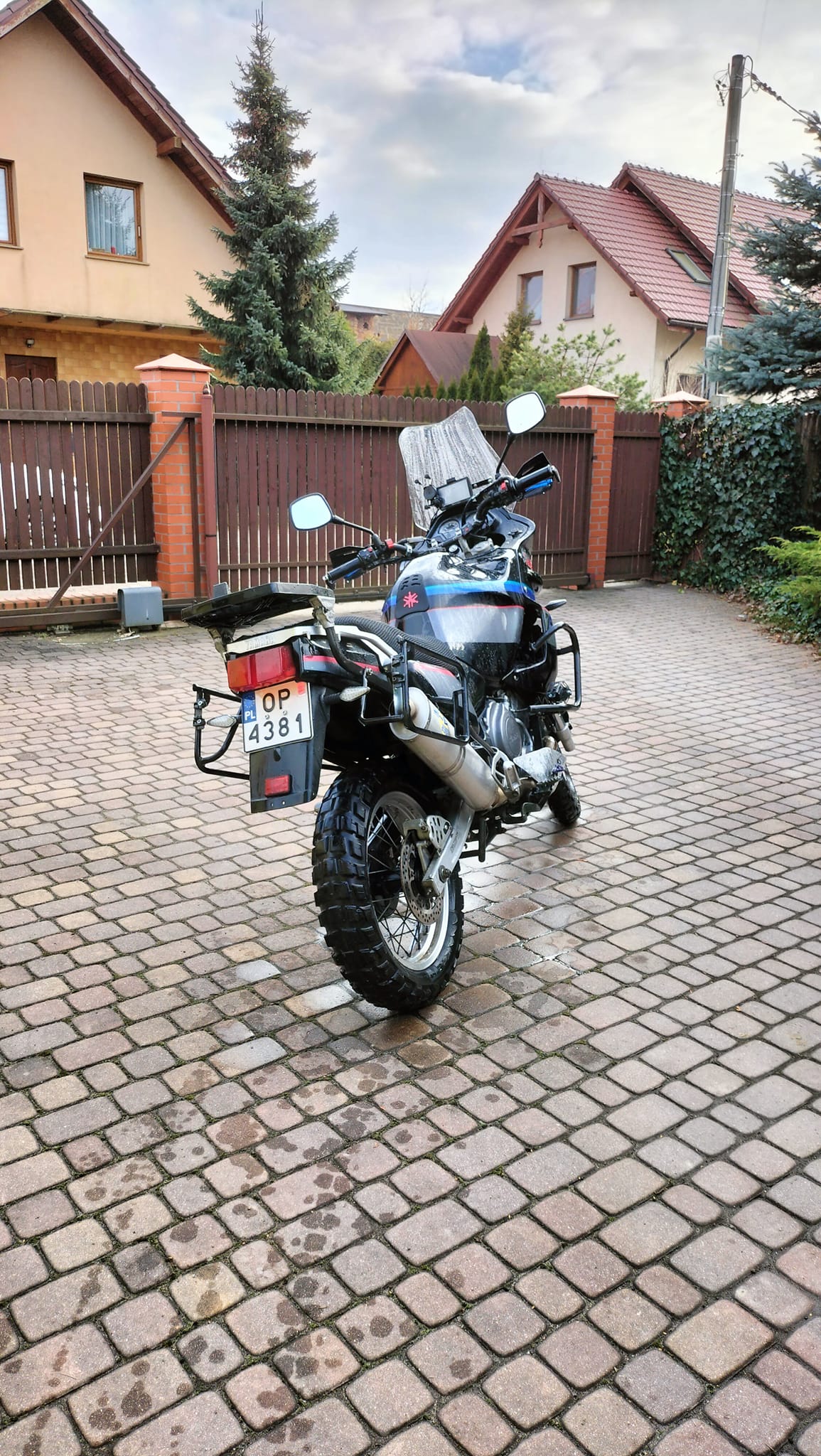 Super Tenere 900 ,engine from TDM 900 , front suspension KYB