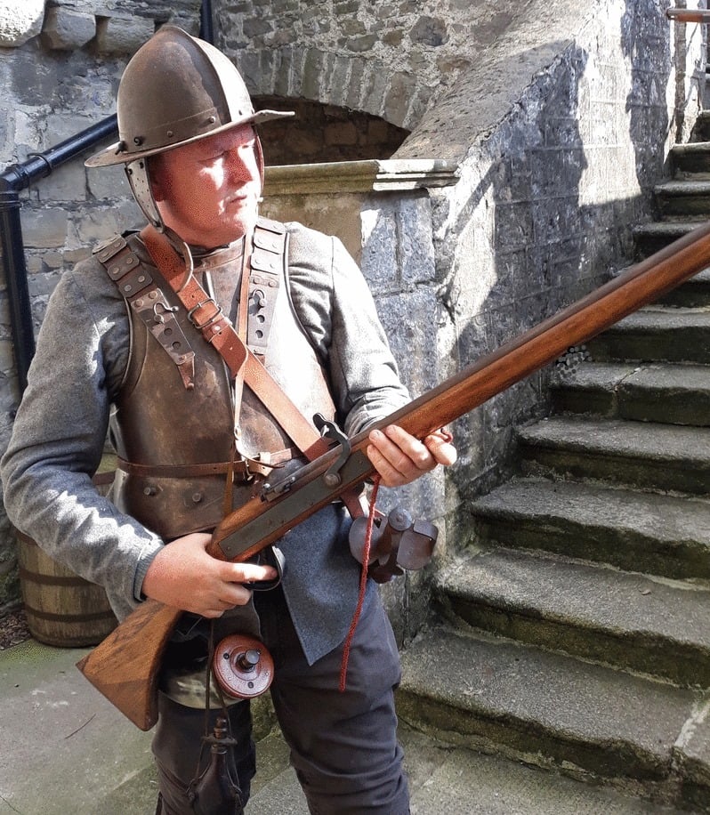 Laoch - Laoch Living History demonstrates a range of firearms and ...
