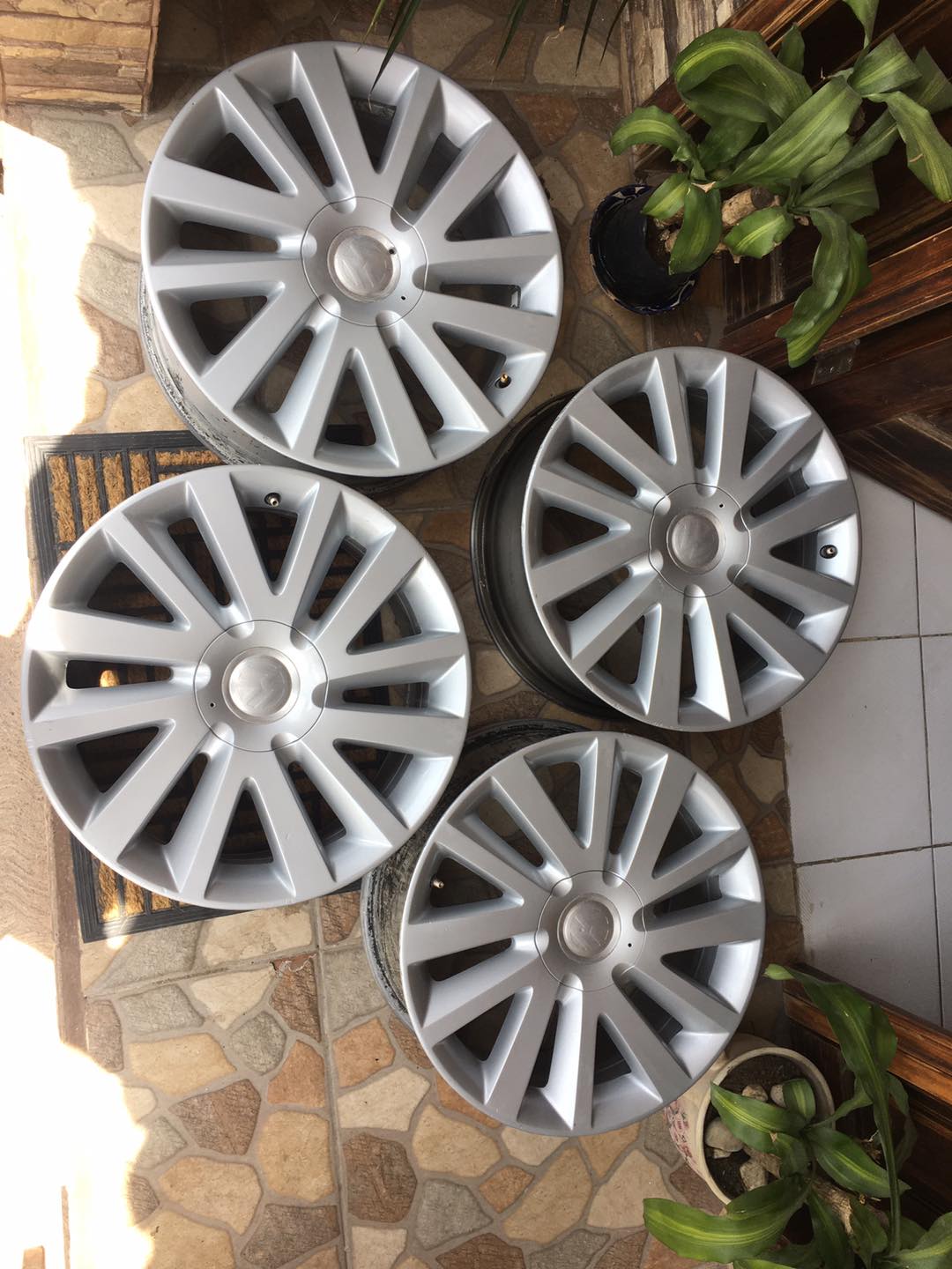 Rines OEM + - Rines Ronal Vw Versus originales de Jetta... | Facebook