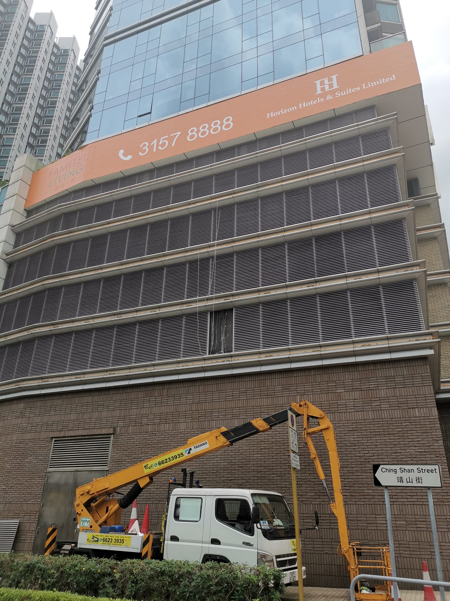 另類工作（ 霓虹燈飾 ） ＃建築工程 ＃街燈車 ＃高台車... - 世明升降車 Sai Ming Lift Car