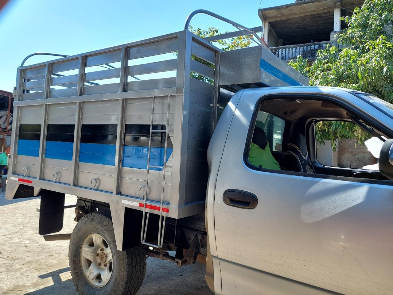 Carrocerias Azcatl - CARROCERIA CARGA GENERAL PARA UNIDAD F150 MEDIDAS ...